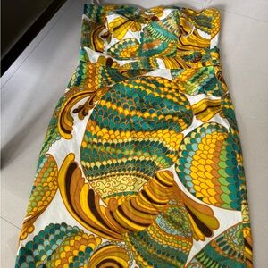 Vibrant Strapless Dress with Abstract Pattern